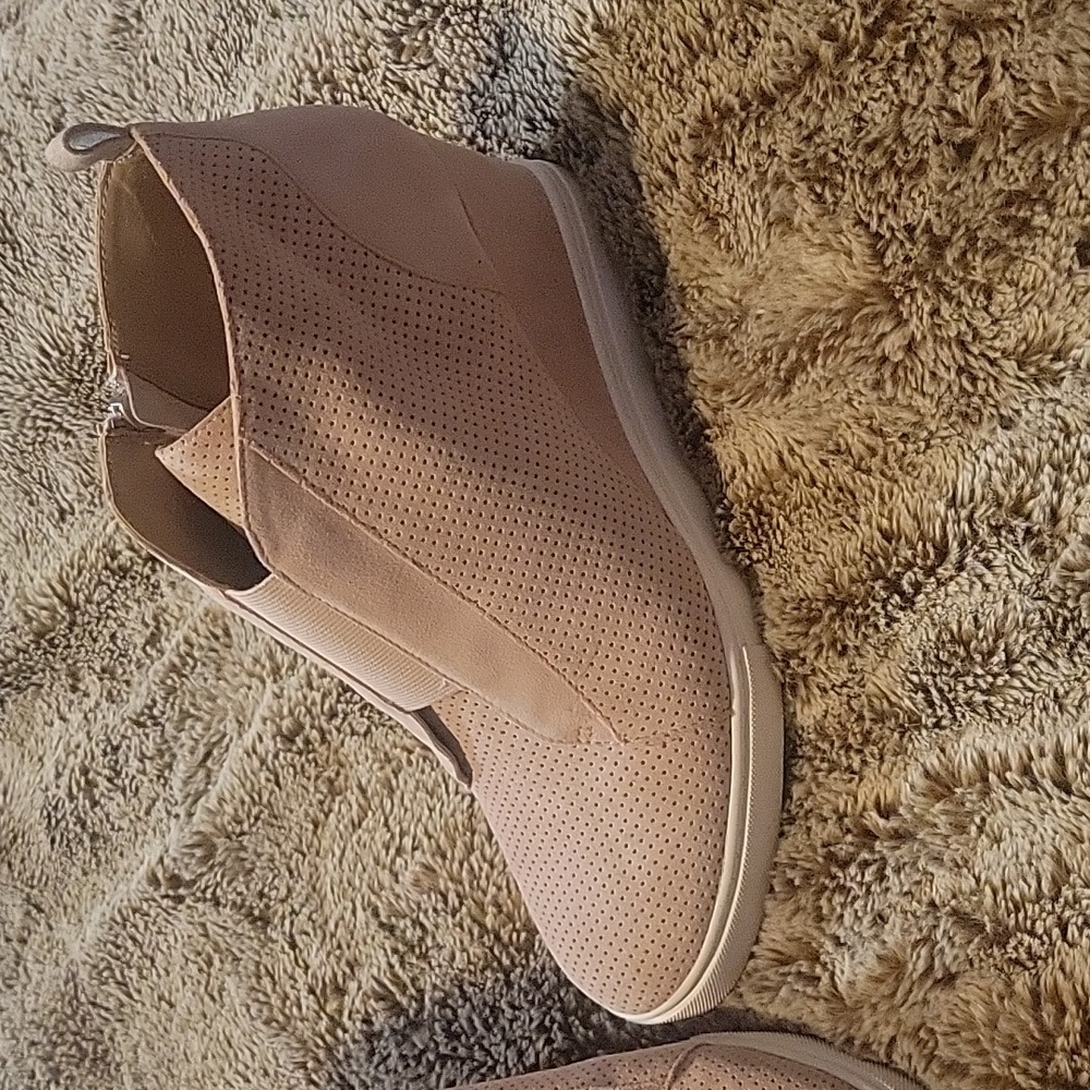 Vinea Paolo Wedges